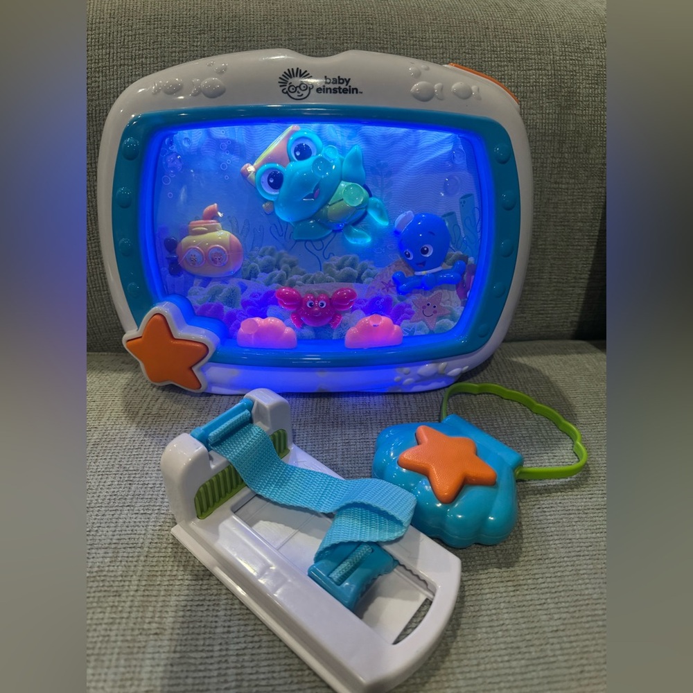 🎉 Baby Einstein Blue Light-Up Ocean Adventure Toy